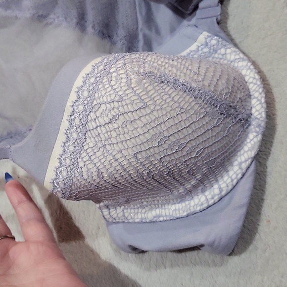 Victoria's Secret Bra - Picture 6 of 13